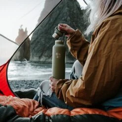 Earthwell Woodie Vacuum Bottle 650ml Walnut / Aqua Blue -SurviGear Store earthwell woodie vb lifestyle 002 6