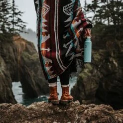 Earthwell Woodie Vacuum Bottle 650ml Pine / Aqua Blue -SurviGear Store earthwell woodie vb lifestyle 003 1